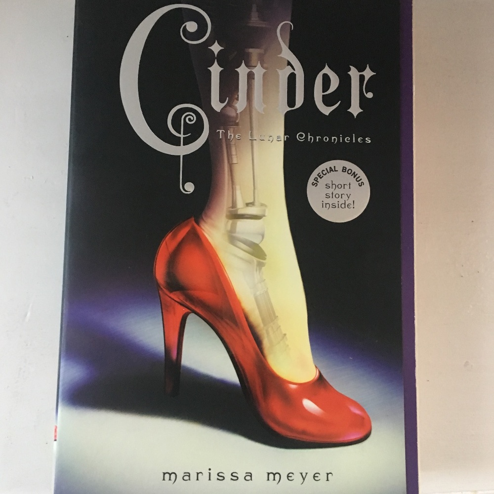 Cinder book Marissa Meyer